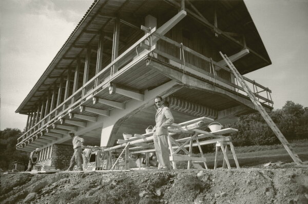 Mollino auf der Baustelle von Casa Cattaneo, 1953.