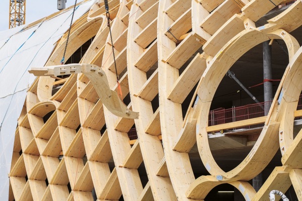 Holzkonstruktion der Blumer-Lehmann AG fr das Swatch-Hauptquartier in Biel, Schweiz. Architektur: Shigeru Ban