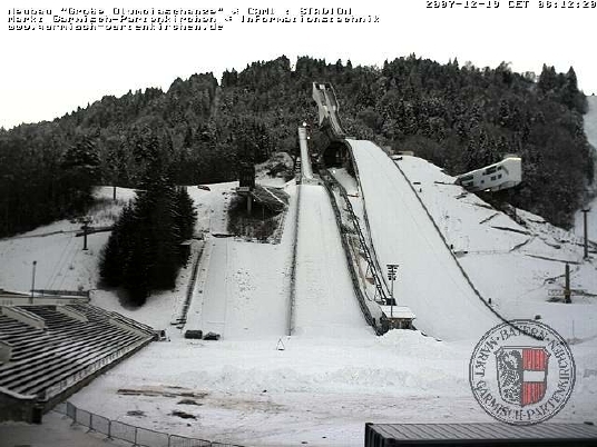 Skisprungschanze in Garmisch-Partenkirchen fertig