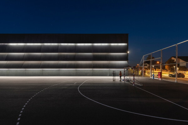 Gemeindesporthalle bei Zagreb von NOP Studio