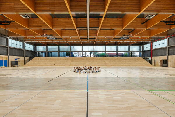 Gemeindesporthalle bei Zagreb von NOP Studio