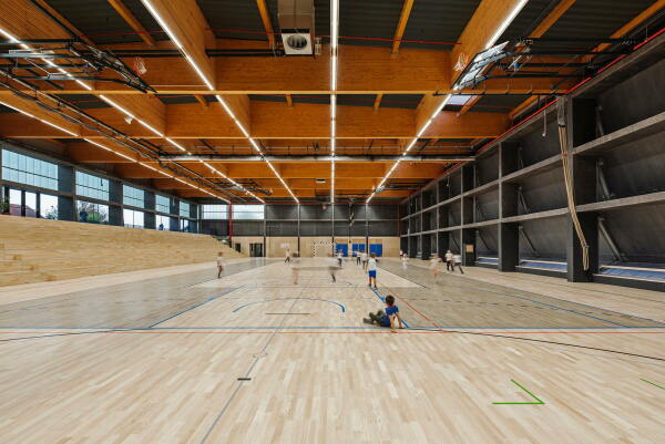 Gemeindesporthalle bei Zagreb von NOP Studio