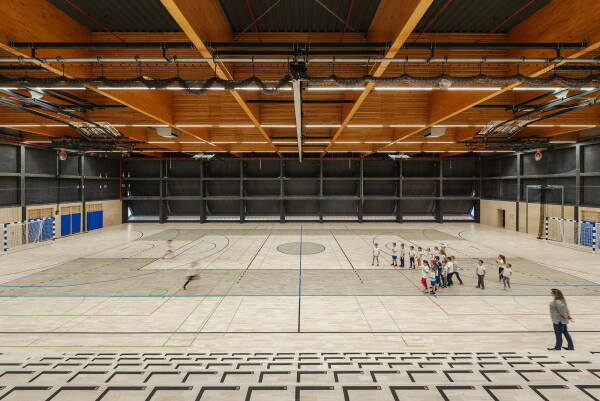 Gemeindesporthalle bei Zagreb von NOP Studio