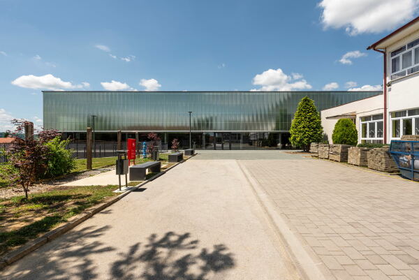 Gemeindesporthalle bei Zagreb von NOP Studio