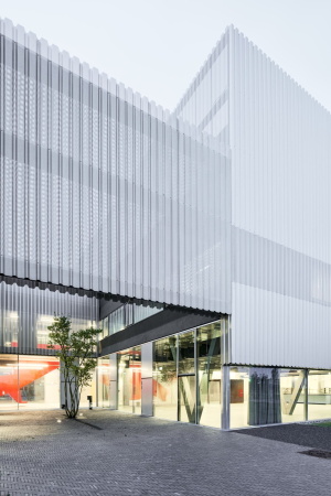 Unigebude in Leverkusen von augustinundfrank/winkler