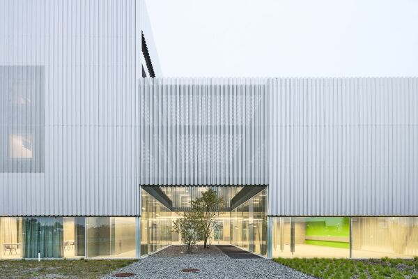 Unigebude in Leverkusen von augustinundfrank/winkler