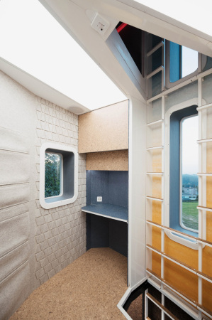 Experimentelle Wohnkapsel in St. Gallen von SAGA Space Architects