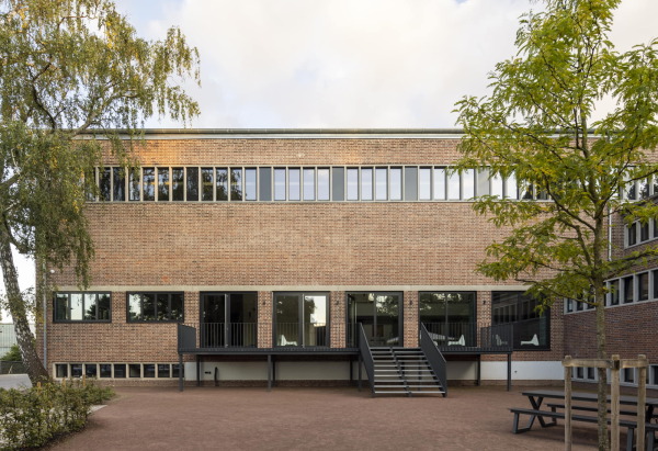 Hallenbad-Umbau von KM Architekten in Kassel