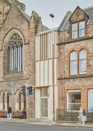 Gemeindezentrum in Edinburgh von Konishi Gaffney Architects