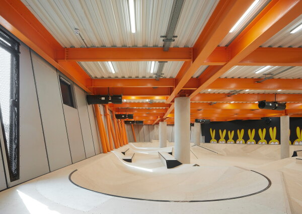 Indoor-Skateanlage in Folkestone von Hollaway Studio