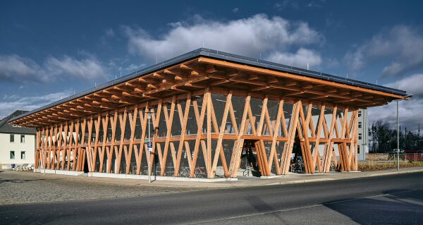 Auszeichnung: Fahrradparkhaus als Holzkonstruktion in Eberswalde von ifb frohloff staffa khl ecker