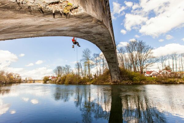 Auszeichnung: Instandsetzung der denkmalgeschtzten Stampfbetonbrcke Illerbrcke in Illerbeuren von Konstruktionsgruppe Bauen