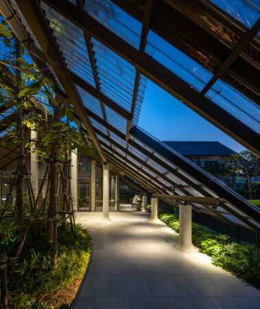 Wohnhaus mit Hundehotel von EKAR in Thailand