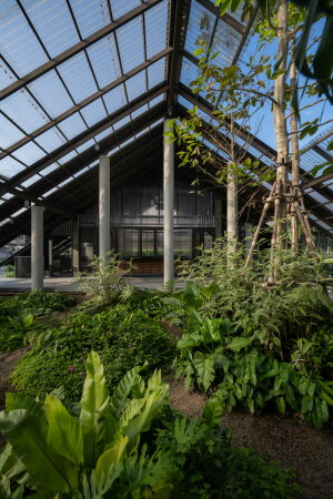 Wohnhaus mit Hundehotel von EKAR in Thailand