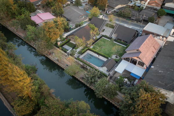 Wohnhaus mit Hundehotel von EKAR in Thailand