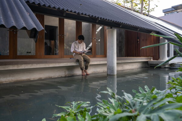 Wohnhaus mit Hundehotel von EKAR in Thailand