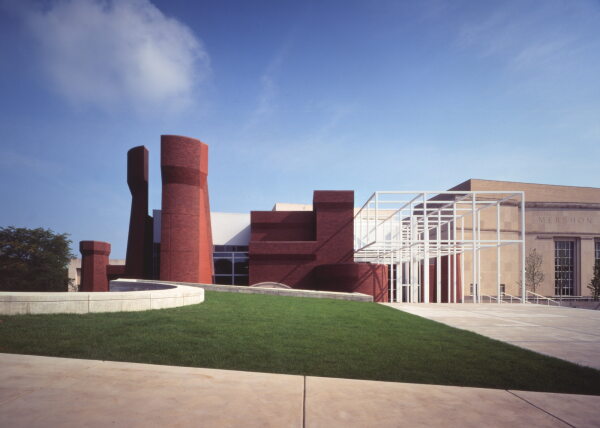 Frhes Hauptwerk: Wexner Center for the Visual Arts and Fine Arts Library in Columbus, Ohio. Das erste groe Projekt von Eisenman entstand zwischen 1983 und 1989.