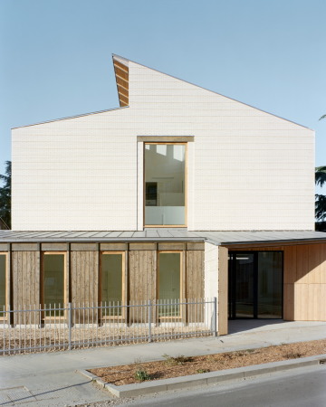 Gemeindezentrum in Paris von Guillaume Ramillien Architecture