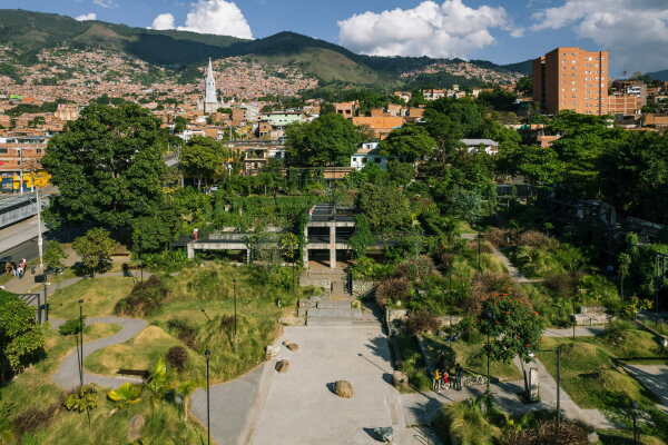 Park in the Prado Neighborhood von Mayor's Office of Medellin - Secretary of Infrastructure in Medellin, Kolumbien