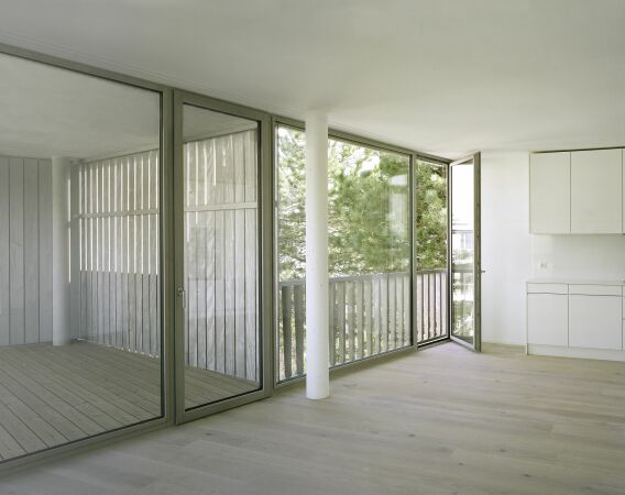 Mandernde Wohnbebauung in Basel von Degelo Architekten