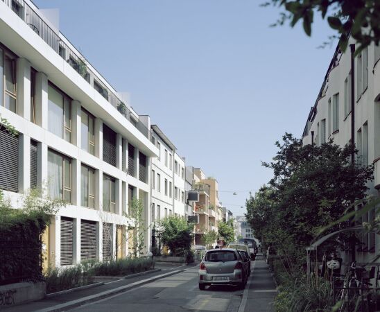 Mandernde Wohnbebauung in Basel von Degelo Architekten