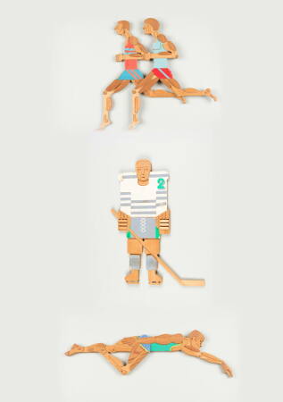 Holzfiguren von Sportler/innen, Gestaltung Olympische Sommerspiele 1972, Gro�figuren ausgestellt in einem Park in Baden-Baden 1981 und heute vor dem Deutschen Sport & Olympia Museum, Frankfurt (zw. 1970-1981), Gestaltung: Otl Aicher / Hans Neudecker