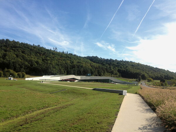 Zentrum fr Hhlenkunst Lascaux von Snhetta