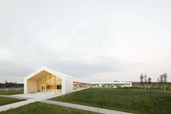 MONO Architekten mit Planorama Landschaftsarchitektur: Tank- und Rastanlage Leubinger Frstenhgel, Smmerda