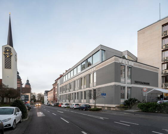 Fthenakis Ropee Architektenkooperative: Aufstockung Justizgebude, Aschaffenburg