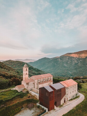 Klostererweiterung auf Korsika von Amelia Tavella Architectes