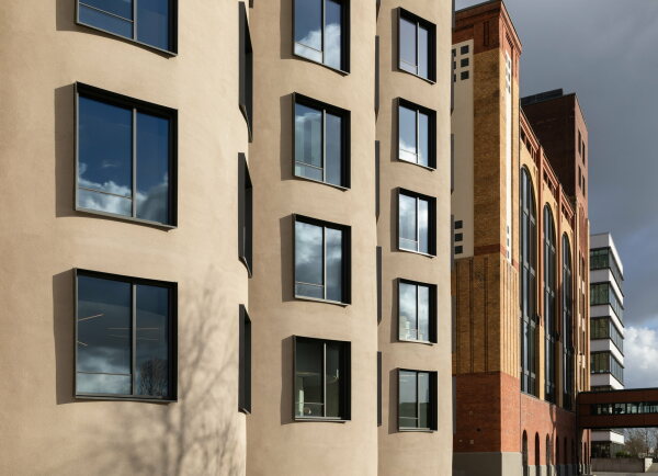 Umbau im Dsseldorfer Hafen von ingenhoven associates