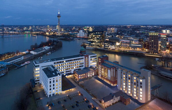 Umbau im Dsseldorfer Hafen von ingenhoven associates