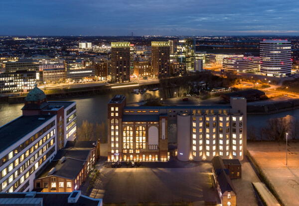 Umbau im Dsseldorfer Hafen von ingenhoven associates