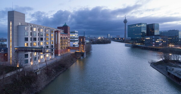Umbau im Dsseldorfer Hafen von ingenhoven associates