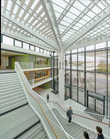 Deutsch-franz�sische Schule in Buc von Behnisch Architekten