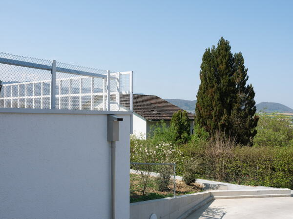 Terrassenhaus in Therwil von Ltjens Padmanabhan