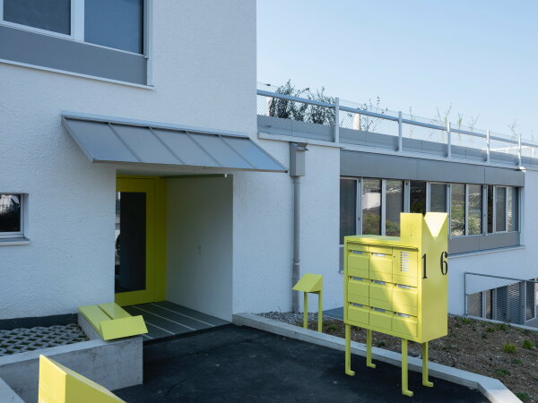 Terrassenhaus in Therwil von Ltjens Padmanabhan