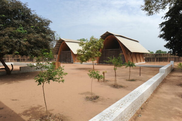 Kamanar Secondary School in Thionck Essyl (Senegal) von Dawoffice/David Garcia, Aina Tugores