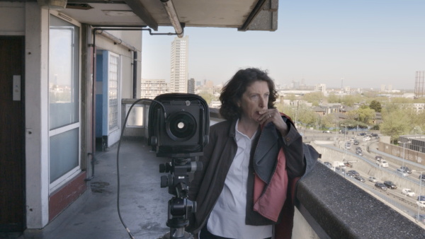 Die Fotografin Hlne Binet in Robin Hood Gardens