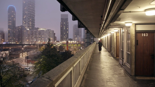 Die streets in the sky sollten den Bewohner*innen von Robin Hood Gardens grandiose Ausblicke erffnen, wurden aber schnell zum unbehaglichen Transitraum.