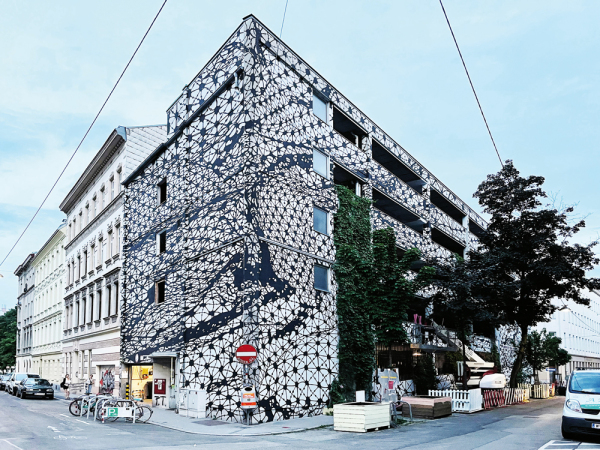 Mit einer Besichtigung des stillgelegten Parkhauses 