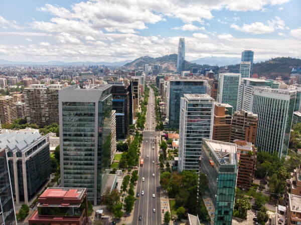 Luftbild mit Blick nach Westen Richtung Stadtzentrum von Santiago de Chile