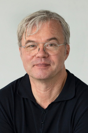 Philipp Hirtler ist seit 1998 Grndungsmitglied und Partner von Pool Architects.