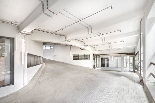 Die Betonrampe nach Sanierung und Umbau, 2022