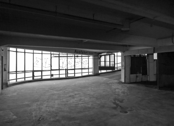 Ausblick aus dem 1.OG zur Rckseite unmittelbar vor der Sanierung