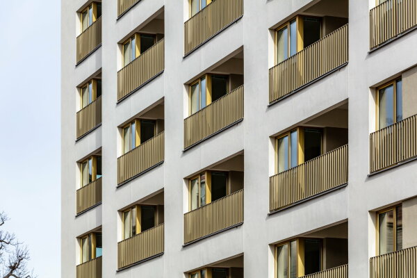 Das Haus an der Spallartgasse gibt sich zum l�rmbelasteten Stadtraum eher verschlossen