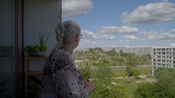 Still aus dem Film Gellerup: Mission Neighbourhood Plants (2022) von SLA (Kopenhagen, Oslo, Aarhus) und Gamma Film.