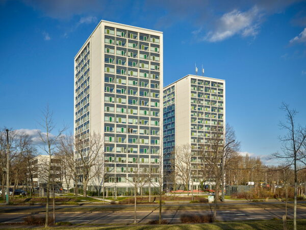Anerkennung: Modernisierung zweier Wohntrme Dresden von S&P, Dresden