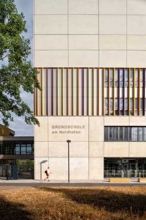 Grundschule in Berlin von Numrich Albrecht Klumpp