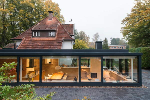 Anbau an ein denkmalgeschütztes Haus in Hamburg von asdfg Architekten